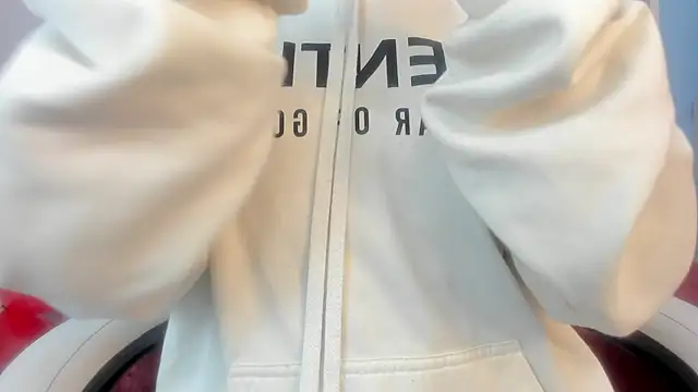 Snapshot of mask_red_girl chatting on February 19, 12:23 pm mask red girl online show from February 19, 12:23 pm