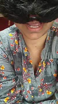 SameeraReddy19 online show from March 30, 4:13 am