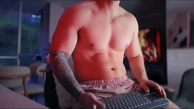 Valenthino Salvatore online show from February 19, 11:12 pm