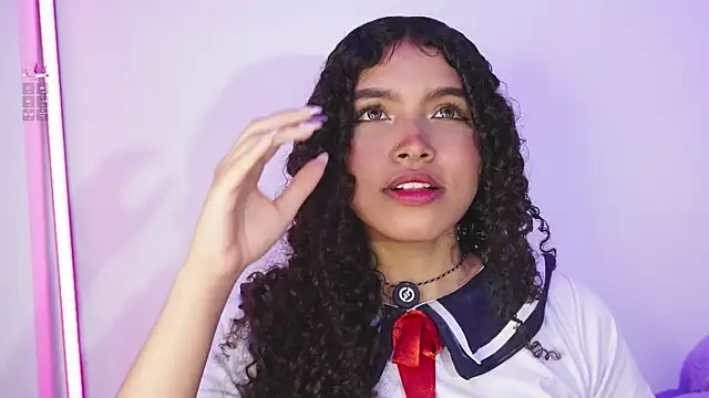 EloiseSweetxx online show from April 6, 3:37 am