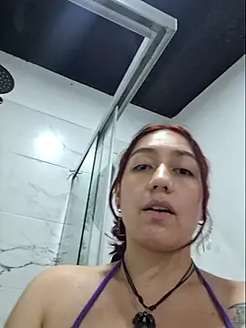 Snapshot of Eveeelyn25 chatting on April 22, 11:28 pm Eveeelyn25 online show from April 22, 11:28 pm