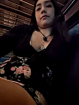 Snapshot of Eveeelyn25 chatting on April 24, 12:02 am Eveeelyn25 online show from April 24, 12:02 am