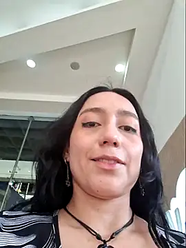 Snapshot of Eveeelyn25 chatting on May 3, 10:27 pm Eveeelyn25 online show from May 3, 10:27 pm
