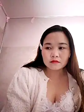 Snapshot of One-two22 chatting on December 3, 12:25 pm One-two22 online show from December 3, 12:25 pm