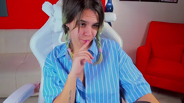 LiraBelle online show from December 3, 5:26 am