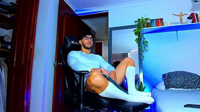 JotaCeliz online show from May 4, 7:21 pm