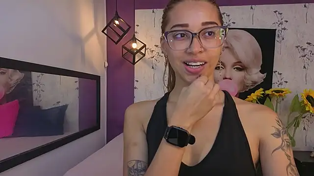Snapshot of Antonella_mc chatting on May 4, 12:45 pm Antonella mc online show from May 4, 12:45 pm