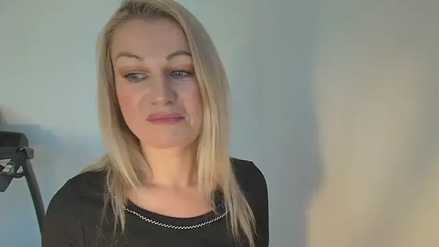 Snapshot of Sweet_Eira chatting on January 11, 2:44 pm Sweet Eira online show from January 11, 2:44 pm