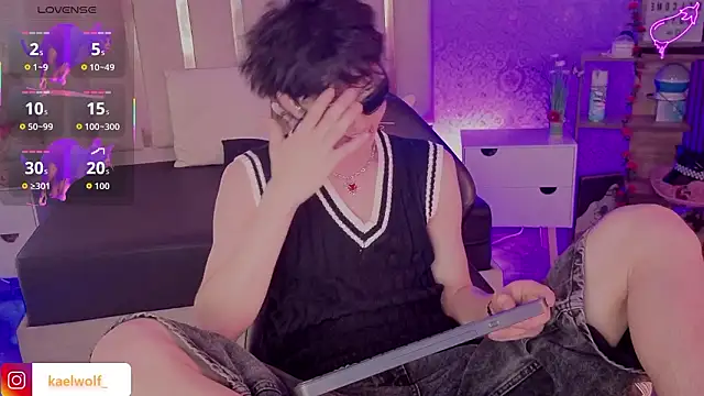 kaelwolf tay online show from March 6, 7:21 pm