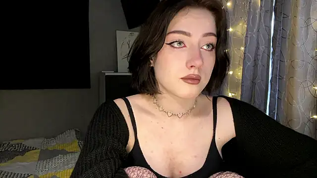 Snapshot of Meowluly chatting on February 12, 11:44 pm Meowluly online show from February 12, 11:44 pm