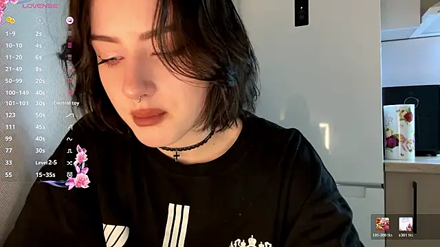 Snapshot of Meowluly chatting on February 18, 1:51 pm Meowluly online show from February 18, 1:51 pm