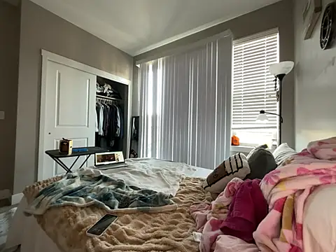 renesmaelily222 online show from February 27, 11:27 pm