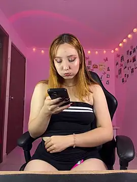 Snapshot of Davne_ chatting on April 18, 9:59 pm Davne online show from April 18, 9:59 pm