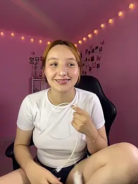 Snapshot of Davne_ chatting on June 2, 12:12 am Davne online show from June 2, 12:12 am