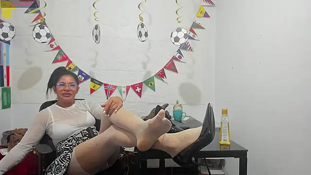 Snapshot of Miss_clarepocahose chatting on June 22, 3:25 am Miss clarepocahose online show from June 22, 3:25 am