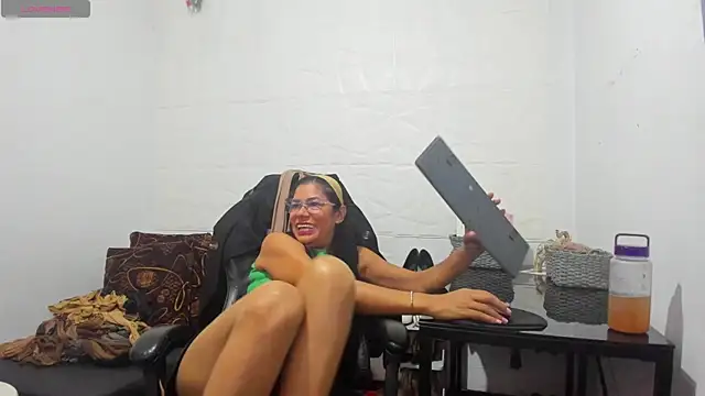 Snapshot of Miss_clarepocahose chatting on July 11, 11:06 pm Miss clarepocahose online show from July 11, 11:06 pm
