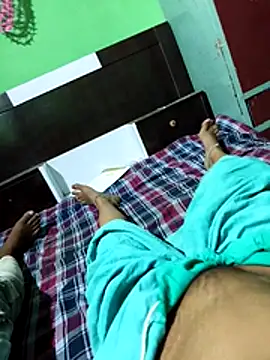 Uma sain online show from April 22, 4:08 pm