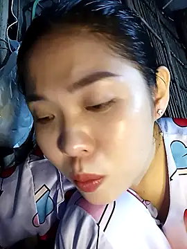 Snapshot of Lin-kute98 chatting on April 18, 1:04 pm Lin-kute98 online show from April 18, 1:04 pm