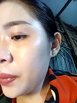 Snapshot of Lin-kute98 chatting on May 2, 12:54 pm Lin-kute98 online show from May 2, 12:54 pm