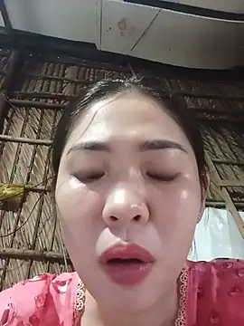 Snapshot of Lin-kute98 chatting on May 19, 10:38 pm Lin-kute98 online show from May 19, 10:38 pm