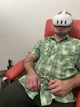 Snapshot of 2addictivelyhorny chatting on February 2, 9:19 am 2addictivelyhorny online show from February 2, 9:19 am