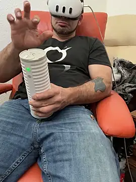 Snapshot of 2addictivelyhorny chatting on February 20, 6:59 am 2addictivelyhorny online show from February 20, 6:59 am