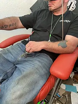 Snapshot of 2addictivelyhorny chatting on March 2, 9:38 am 2addictivelyhorny online show from March 2, 9:38 am