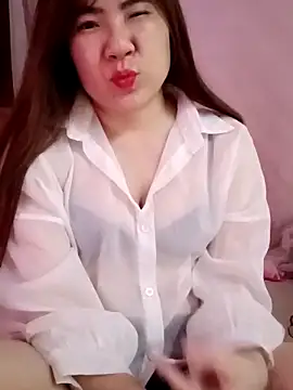 Snapshot of Lily-ross22 chatting on April 22, 5:58 pm Lily-ross22 online show from April 22, 5:58 pm