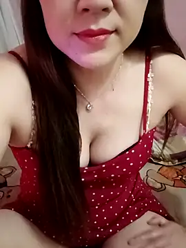 Snapshot of Lily-ross22 chatting on May 8, 7:52 pm Lily-ross22 online show from May 8, 7:52 pm