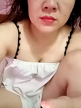 Snapshot of Lily-ross22 chatting on May 23, 12:09 pm Lily-ross22 online show from May 23, 12:09 pm