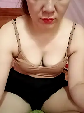 Snapshot of Lily-ross22 chatting on May 30, 3:58 am Lily-ross22 online show from May 30, 3:58 am