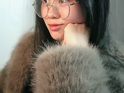 Snapshot of Nunaa18 chatting on December 15, 3:27 pm Nunaa18 online show from December 15, 3:27 pm