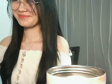 Snapshot of Nunaa18 chatting on February 7, 12:31 pm Nunaa18 online show from February 7, 12:31 pm
