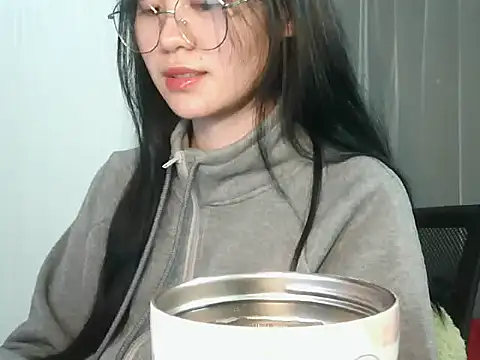Snapshot of Nunaa18 chatting on February 9, 12:31 pm Nunaa18 online show from February 9, 12:31 pm