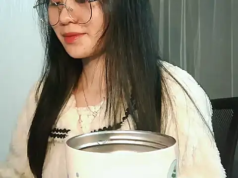 Snapshot of Nunaa18 chatting on February 10, 1:37 pm Nunaa18 online show from February 10, 1:37 pm