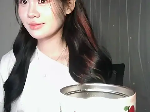 Snapshot of Nunaa18 chatting on February 11, 1:05 pm Nunaa18 online show from February 11, 1:05 pm