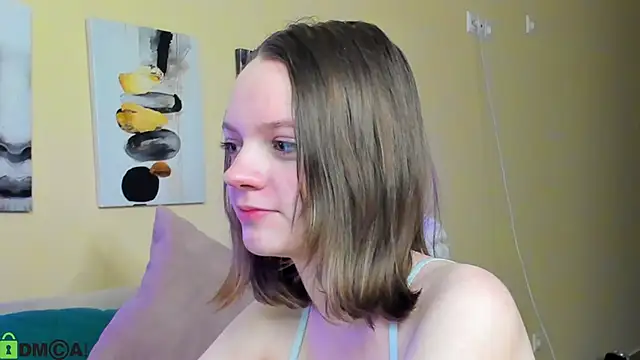 Olivia Riesz online show from April 1, 1:06 am