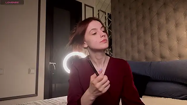 SharaSauer online show from April 11, 1:10 am