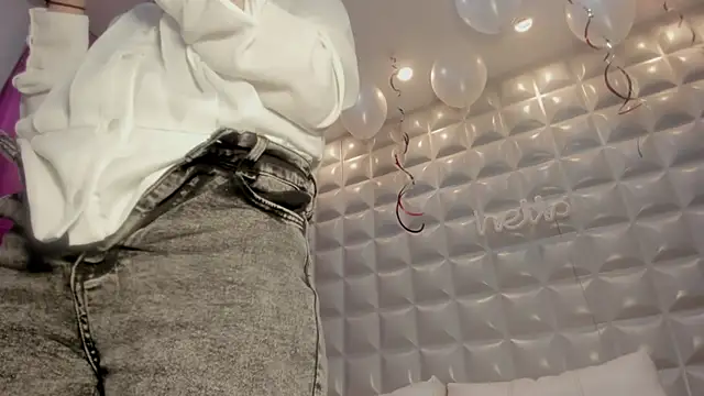 Snapshot of sol-angel chatting on February 21, 3:35 pm sol-angel online show from February 21, 3:35 pm