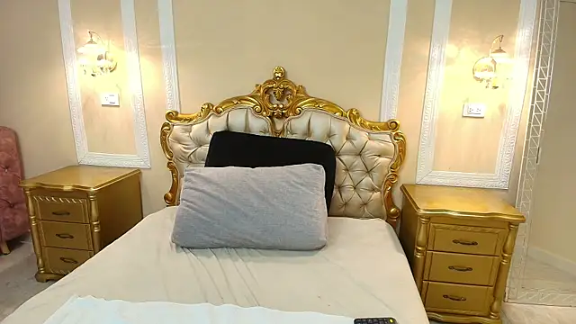 HallieStone online show from March 25, 12:00 pm