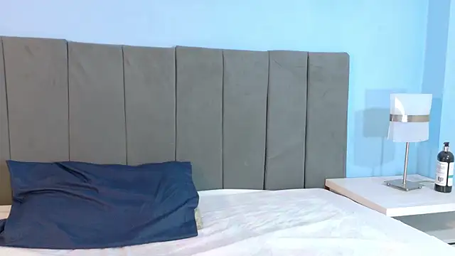 Lizz Bunny online show from April 14, 5:30 pm