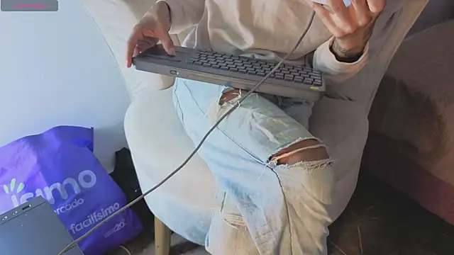 megan lenon online show from February 15, 1:35 am