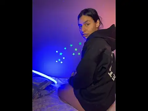 SaraAndrade  online show from January 19, 1:15 pm