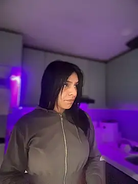 SaraAndrade  online show from April 7, 11:32 am