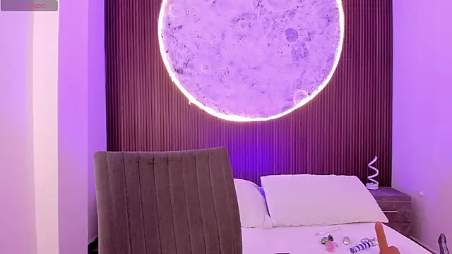 Snapshot of IvannaVolk_ chatting on February 4, 5:13 am IvannaVolk online show from February 4, 5:13 am