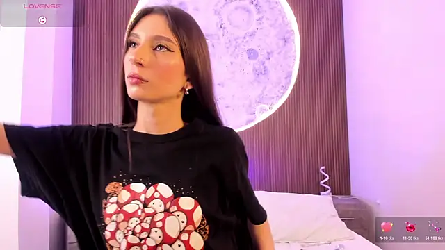 Snapshot of IvannaVolk_ chatting on February 11, 6:29 am IvannaVolk online show from February 11, 6:29 am