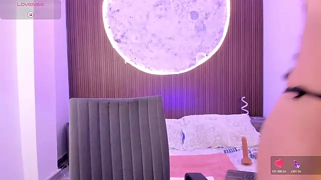 Snapshot of IvannaVolk_ chatting on February 12, 5:02 am IvannaVolk online show from February 12, 5:02 am