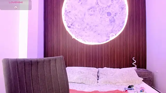 Snapshot of IvannaVolk_ chatting on February 13, 5:03 am IvannaVolk online show from February 13, 5:03 am