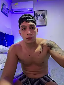 Snapshot of OliverWest04 chatting on January 17, 11:30 pm OliverWest04 online show from January 17, 11:30 pm