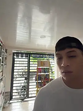 Snapshot of OliverWest04 chatting on July 2, 7:31 pm OliverWest04 online show from July 2, 7:31 pm